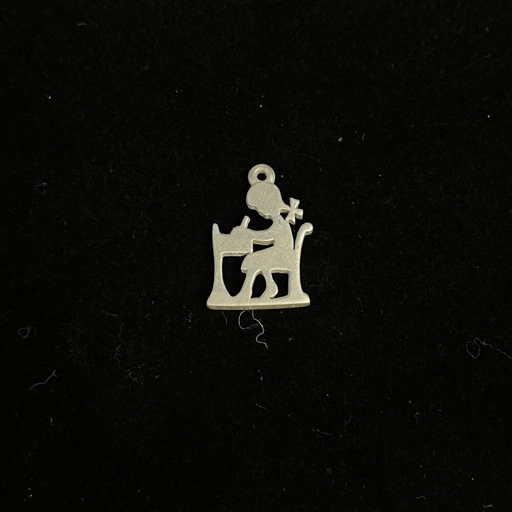Rare Retired James Avery Sterling Silver Little School Girl Sitting Desk Charm